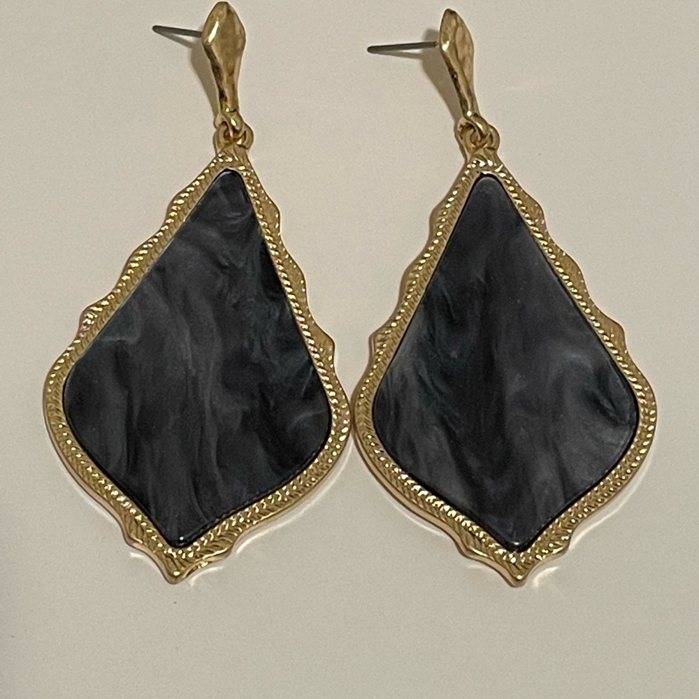 💥NEW ARRIVAL! 💥 Carrie Black Marble Earrings
